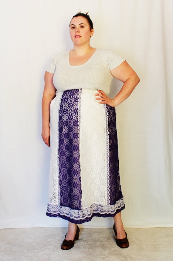 Plus Size - Vintage Purple & White Lace Gore Skirt