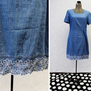 Plus Size - Vintage Denim White Floral Embroidery Detail Sheath Dress (Size 12/14)