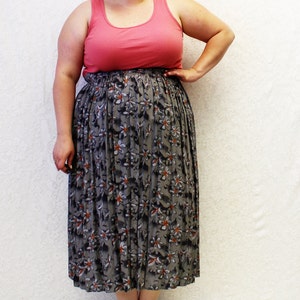 Plus Size Vintage Grey Floral Challis Swing Midi Skirt Size L 14/16 image 2