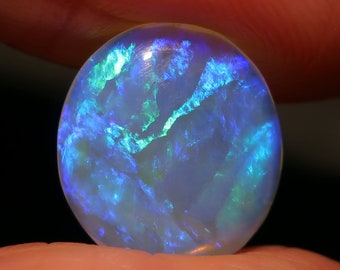 Stunning Lightning Ridge Crystal Opal with beautiful sky blue green color. Large 5.40 Carat Great ring or pendant stone 15 x 13 x 4mm