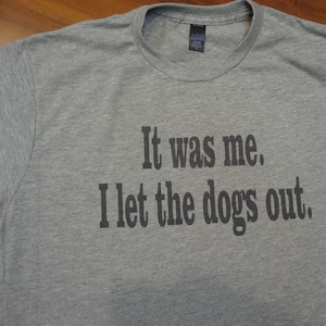 Funny T-shirt It Was Me I Let The Dogs Out Unisex Top Ladies Men&#39;s Graphic Tee Dog Love Birthday Gift Idea Love Dogs