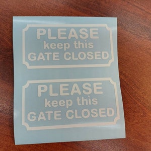 Please Keep Gate Closed Decal - Dog Kennel Sign (Set of 2)