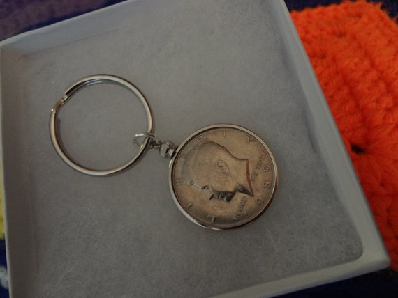 Men's Kennedy 1989 Half Dollar Key Chain Ring 35t… - image 1