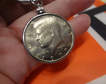 1977 Men's Kennedy Half Dollar Key Chain Ring 47th Birthday Gift Anniversary Coin Token Gift Ideas Women's Dad Vintage Old Car Collector