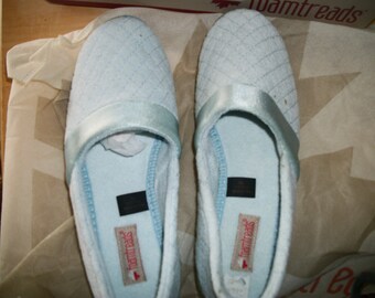 Woman's Foamtread slippers size 8M  Blue