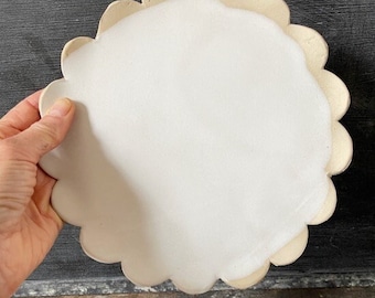 PLATE | dia 21cm Scalloped rim One of a kind Matt glaze Rustic Romantic Handmade Imperfection Styling prop Food photography Food styling