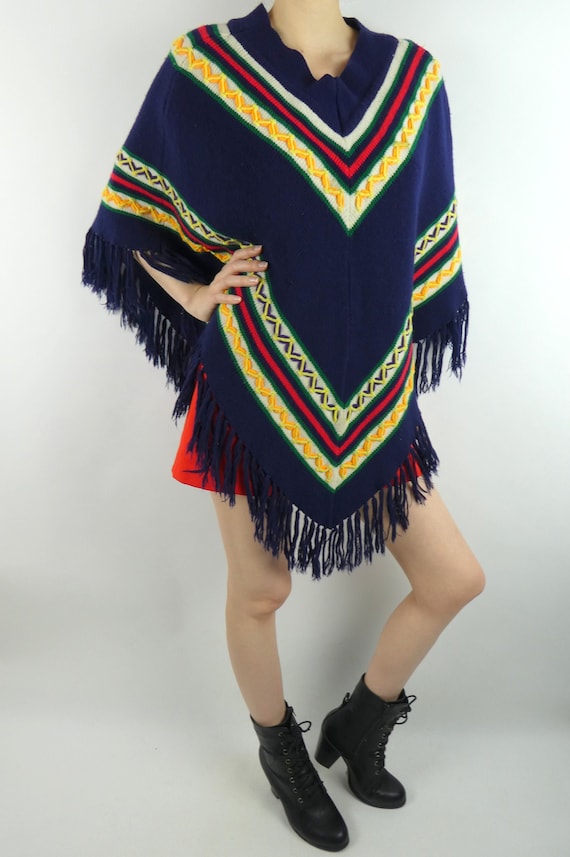 VINTAGE NAVY PONCHO 1970s Chevron Stripes Fringe M