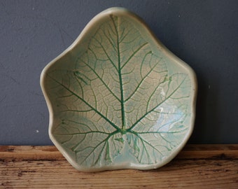 Ceramic LEAF Dish / Jewelry dish / Ring dish / Spoon rest / Key holder / Ceramic Leaf Bowl