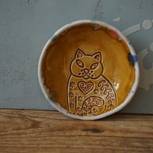 Honingbruine CAT-kom / keramische ringschotel / snackkom / dipkom / kruidenkom / sauskom / zout en peper / theekandelaar