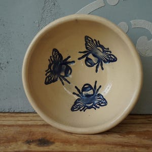 Blue Bumble Bee Bowl / Keramische ringschotel / Snackkom / Dipkom / Kruidenkom / Sauskom / Zout en peper / Theekandelaar