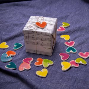 Tag cuore regalo / Tag cuore in ceramica / Tag regalo di Natale / Bomboniere matrimonio / Bomboniere compleanno / Bomboniere doccia