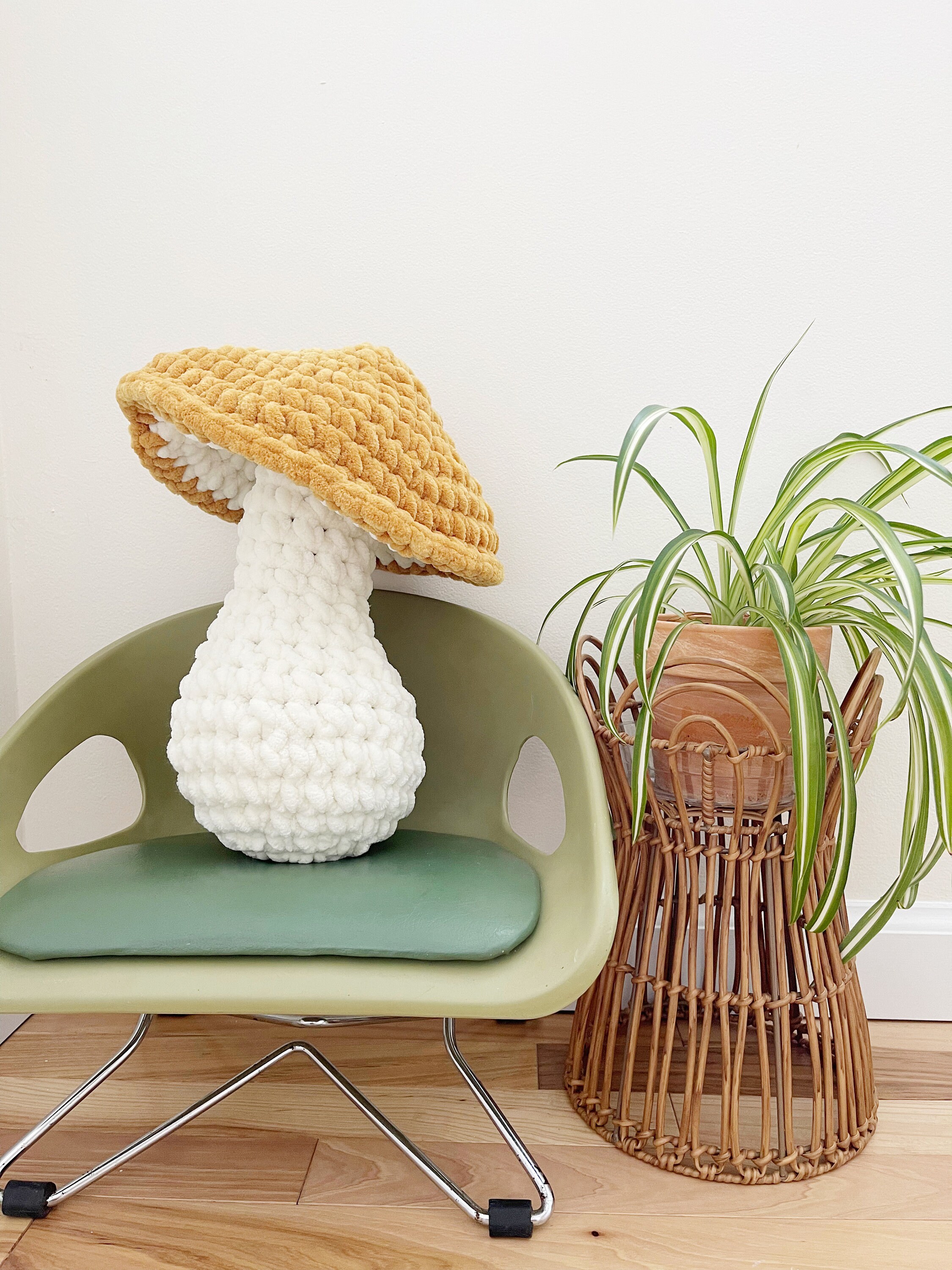 Gehäkeltes Pilz Kissen - Made to Order - 4 Wochen Produktionszeit - Chenille Garn - Handgemacht - Fungi - Wählen Sie Ihre Farbe - Pilz - Mushroom