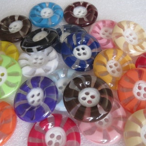 2 3 5 BEAUTIFUL Quality 38mm Fan MEDIUM Plastic Buttons Sewing Craft Jacket Shirt Skirt Trousers Coat (Small and Large) Available
