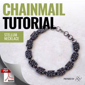 Op de afbeelding: Een zilveren kettingmail ketting genaamd "Stelllum Necklace" met een PDF-tutorial om het te maken. De tutorial is voorbereid door een bedrijf met de initialen "S&S".