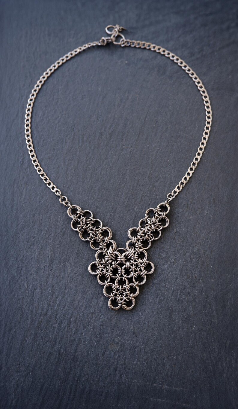 Chainmail Pattern - Rabbit Pendant Necklace: DIY Jewelry Tutorial Guide ...