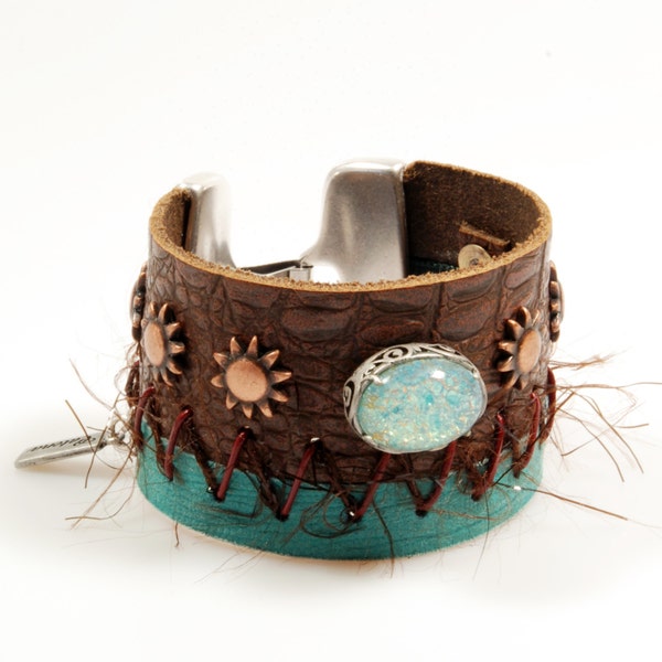 Leather cuff western style - leather bracelet 2 leathers brown and emerald green - Ibiza, bohemian style - leather jewelry - glass cabochon