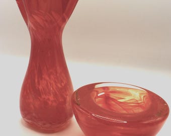 Juego de jarrón y cenicero de vidrio soplado rojo de mediados de siglo, cristalería retro.