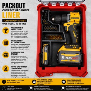 Op de afbeelding: Een zwarte kunststof gereedschapsorganizer-inlay voor een Milwaukee Packout koffer, model 48-22-8435, ontworpen voor een geel-zwarte DeWalt DCD794 boormachine. De inlay heeft voorgevormde vakken voor de boormachine, een 6Ah Flexvolt accu en boortjes.