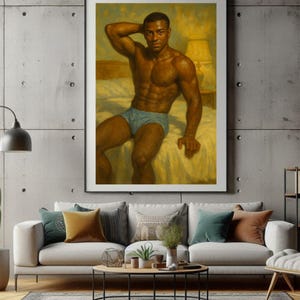 Pode incluir: Pintura emoldurada de uma pessoa musculosa em roupa íntima azul, sentada em uma cama. A obra de arte apresenta tons quentes e luz suave, criando uma estética artística clássica. A pessoa posa com um braço atrás da cabeça.