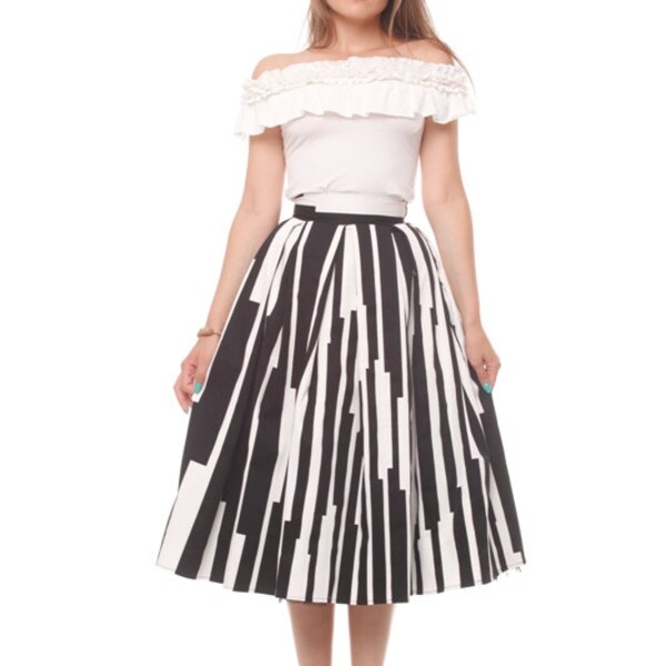 Plissé noir et blanc avec poches custom made skirt stripes mid skirt with tutu underskirt