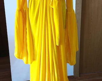 Luxury Yellow Velvet Robe, Elegant Vintage-Inspired Loungewear, 高級イエローベルベットローブ – ロングベルスリーブドレッシングガウン – トレーン付きブライダルブドワ