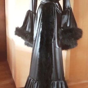 Luxuruzwarte zijdezachte satijnen jurk met zwarte 48-gr maraboeveerjurk, podiumjurk, , フェザーローブ, , エレガントローブ