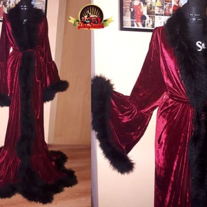 Burgundy Velvet Feather Robe – Luxury Bridal Dressing Gown, Boudoir Photoshoot, Vintage Hollywood, ラグジュアリーローブ, フェザーローブ, エレガントローブ, ハリ