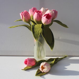 Handarbeit, gefilzte langstielige Tulpe, in rosa,weiß als Geschenk zum Muttertag Bild 3