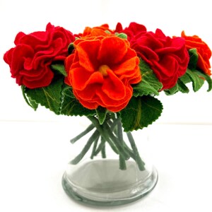 Handarbeit, zarte kleine Filz Rosen in verschiedenen Farben für die Mutter zum Muttertag Bild 2