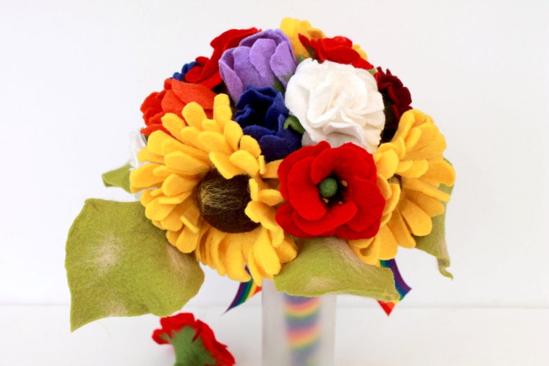 Bridal bouquet felted in rainbow for a gay or lesbian bridal pair afbeelding 1