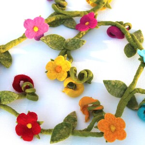 Magische, delicate kleine bloemenslinger in vele kleuren als decoratie voor het appartement of de kinderkamer afbeelding 5