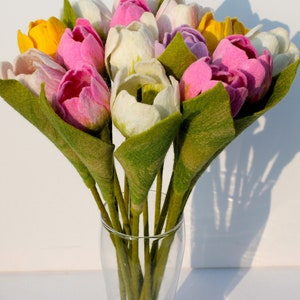 Handarbeit, gefilzte langstielige Tulpe, in rosa,weiß als Geschenk zum Muttertag Bild 8