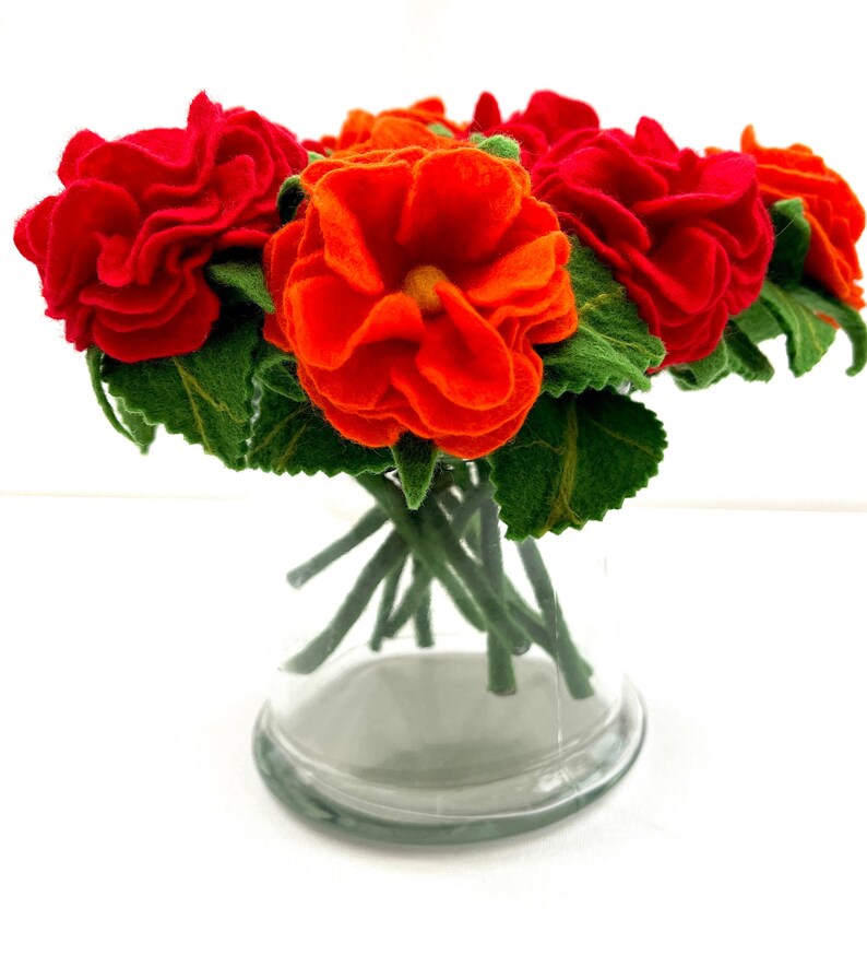 Handarbeit, zarte kleine Filz Rosen in verschiedenen Farben für die Mutter zum Muttertag Bild 2