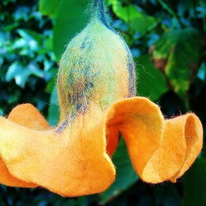 Vilten hangende bloem magische decoratie voor het raam, handgemaakt
