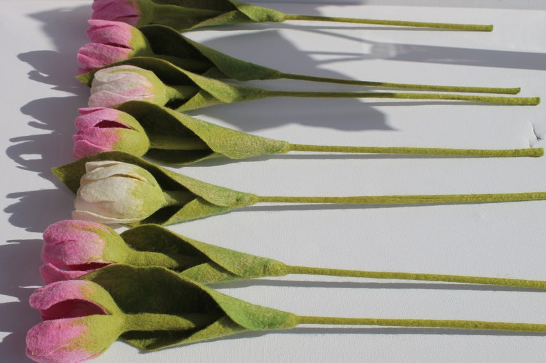 Handarbeit, gefilzte langstielige Tulpe, in rosa,weiß als Geschenk zum Muttertag Bild 2