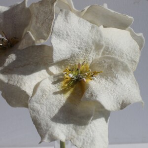 3 very fine white long lilies with silk felted for the apartment image 4