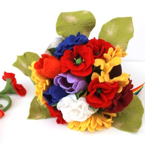 Bridal bouquet felted in rainbow for a gay or lesbian bridal pair afbeelding 5