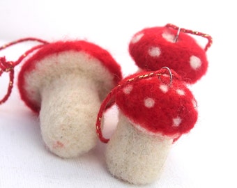 Set of 3 lucky charms, toadstools, handmade, felt, pendant for gifts, tree decorations for the Christmas tree,