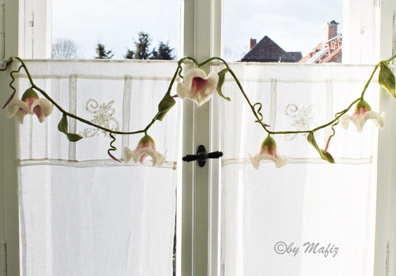 window or party country style dark green felt garland in white and pink very noble decoration for the apartment Shabby style