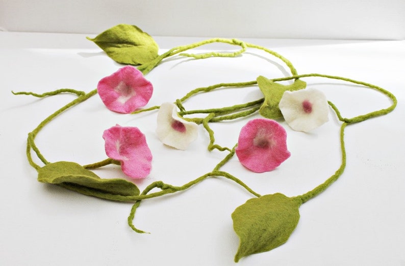 Easter deco, Flower garland in pink light, garland felt, felt garland, garland, window decoration image 3