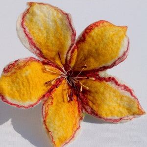 Felt flower for the hair, magical hair decoration in the form of a lily for the holidays or for the party