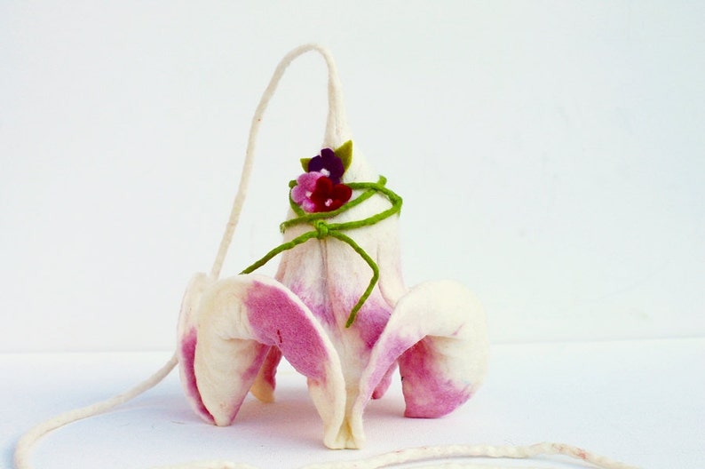 Window decorations large white with pink, vernal image 1