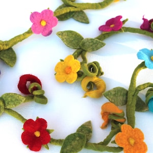 Glamorous tender little garland in pink. A decoration for the inconspicuous lamp or the window sill image 8