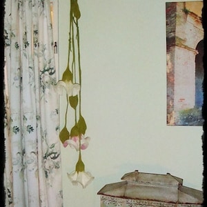 Elegant long garland in khaki, hand-felted with many lime green leaves, decoration for the home image 4