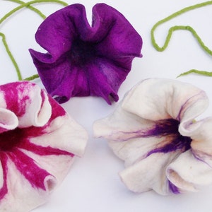 Conjunto de 3 flores de feltro artesanal em lilás e branco sentiu definir grande janela decoração flores penduradas quiabos flores