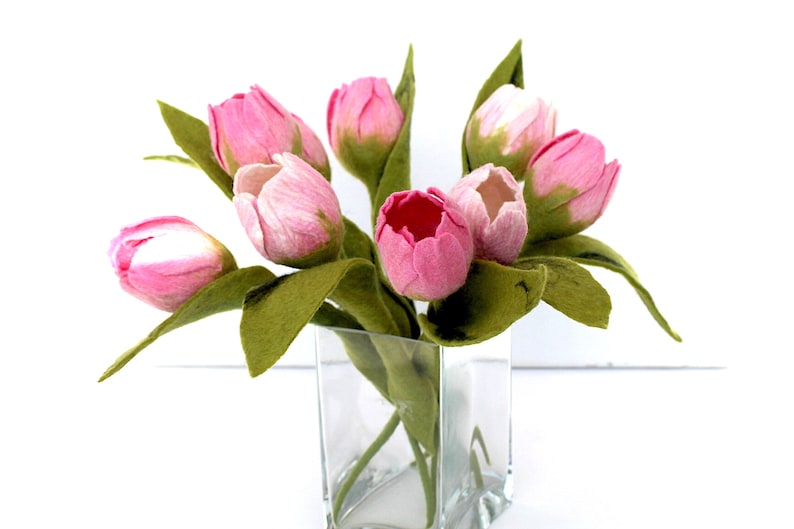 Handarbeit, gefilzte langstielige Tulpe, in rosa,weiß als Geschenk zum Muttertag Bild 1