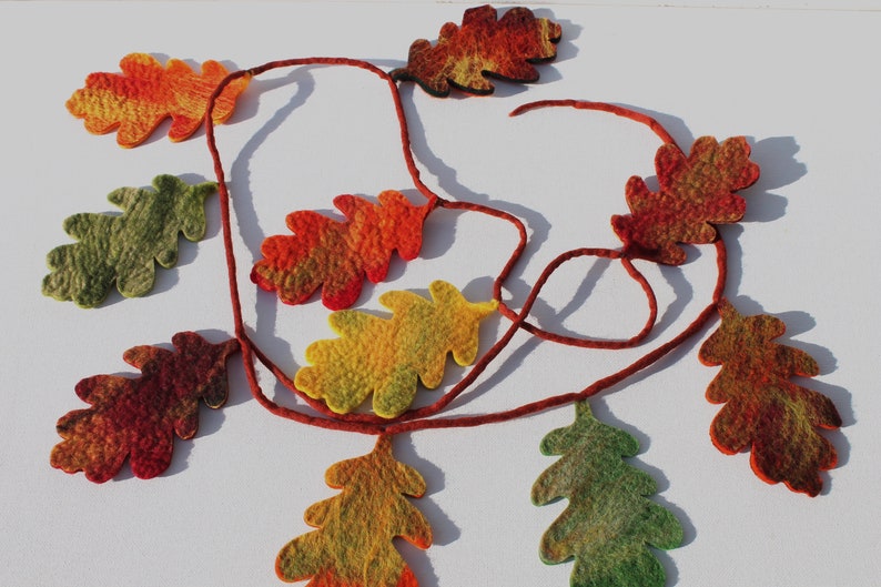 10 x Eichenblätter gefilzt in bunten Herbst Farben für den Jahreszeitentisch, Karnevalskostüm, Fasching oder zur Dekoration Bild 7