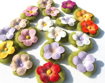 Set of 10 felt flowers with leaves for school cones, for making gifts or as appliqués