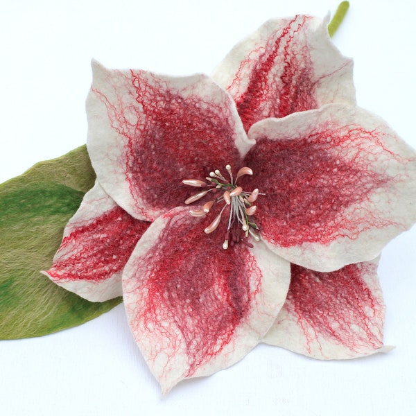 Très noble lis pour le bouquet de la mariée, le lys est merveilleux comme une décoration pour la table de mariage comme décoration sur l