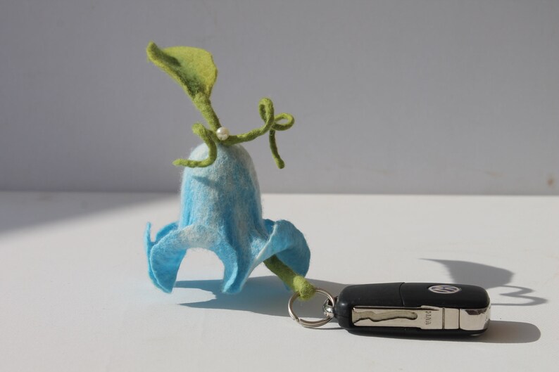 Key fob, bag charm with flowe felted by hand image 8